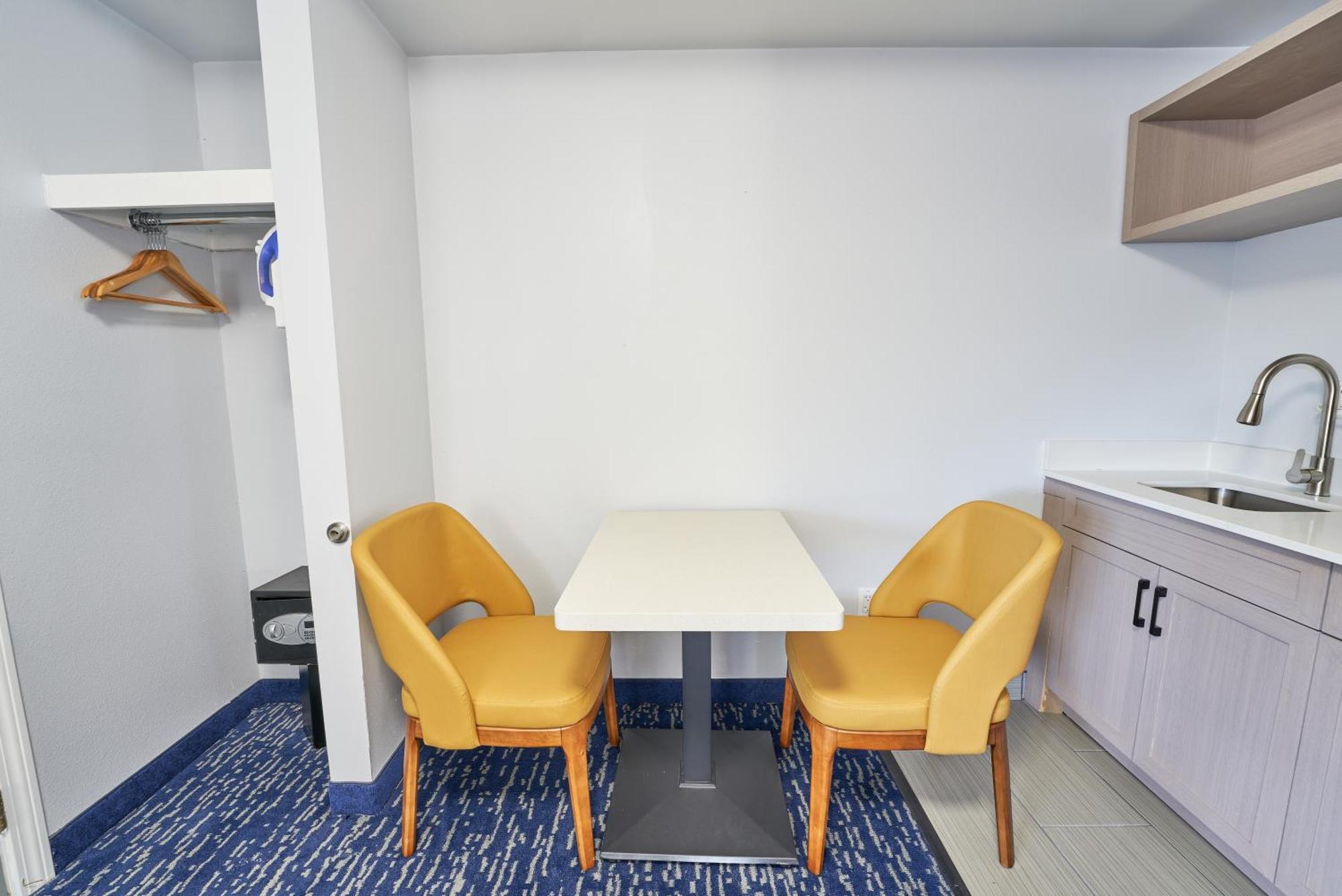 All Seasons Inn & Suites Bourne Extérieur photo