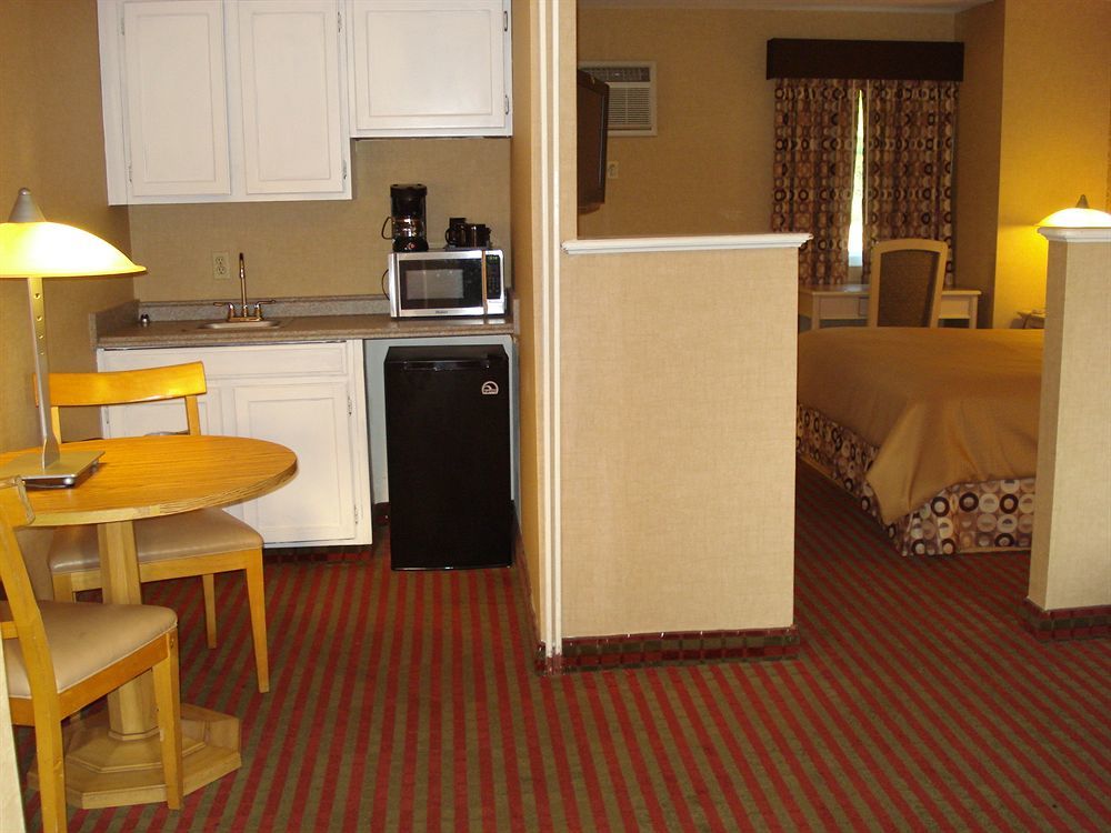 All Seasons Inn & Suites Bourne Extérieur photo