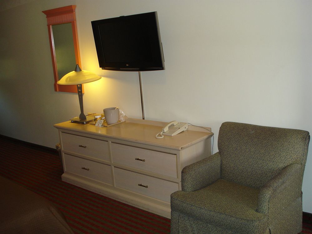 All Seasons Inn & Suites Bourne Extérieur photo